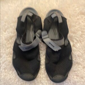 CROCS Black Athletic Shoes Sleek Design Versatile Use